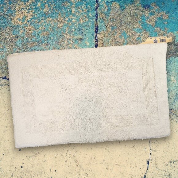 Tommy Bahama Home White Plush Bathmat 19x34 Reversible Soft Luxury Coastal - Picture 9 of 9